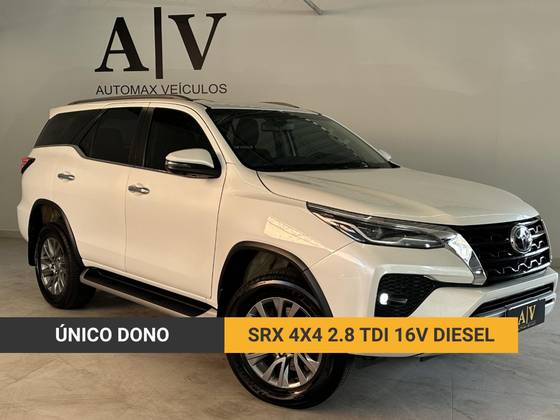 TOYOTA HILUX SW4 2.8 D-4D TURBO DIESEL SRX 7L 4X4 AUTOMÁTICO TOYOTA HILUX SW4 2.8 D-4D TURBO DIESEL SRX 7L 4X4 AUTOMÁTICO